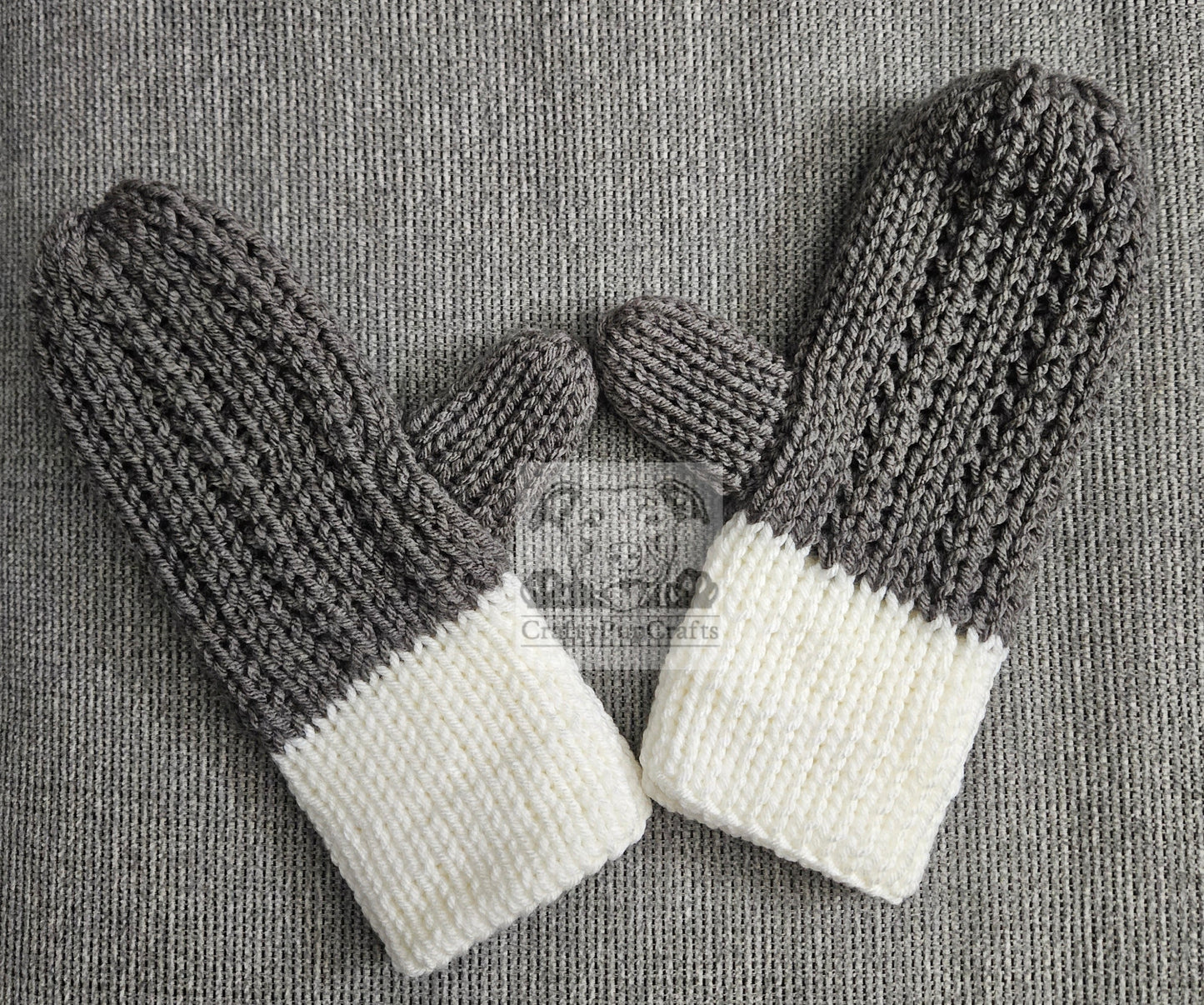 Gray and cream trailing ivy knit mittens